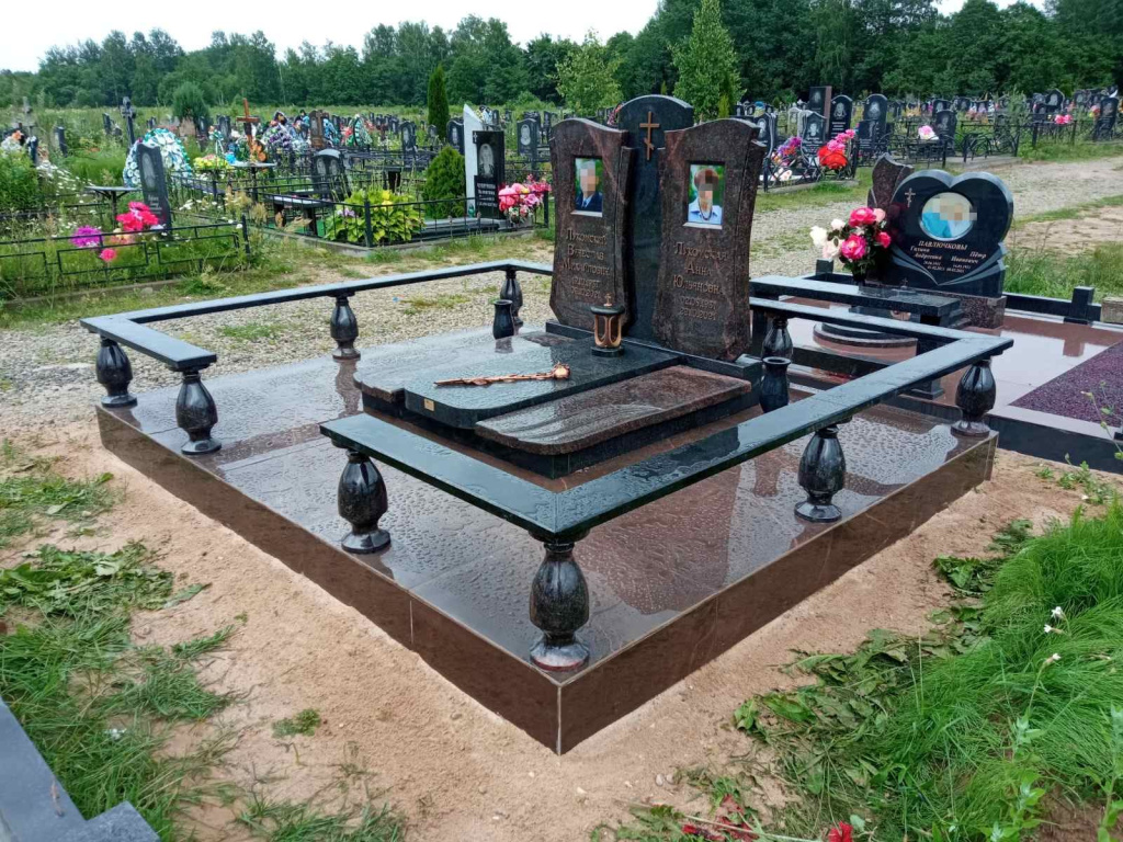 памятник из гранита двойной 