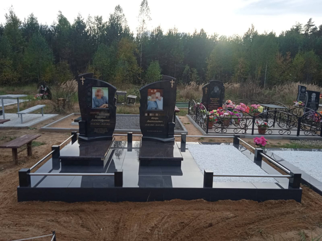 памятники с надгробной плитой