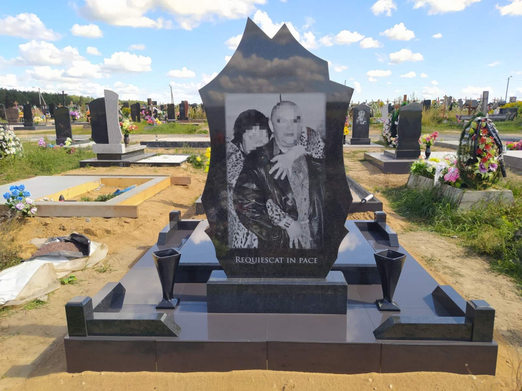 памятник с фото