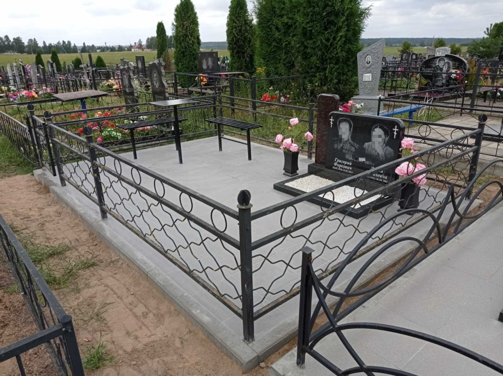 двойной гранитный памятник