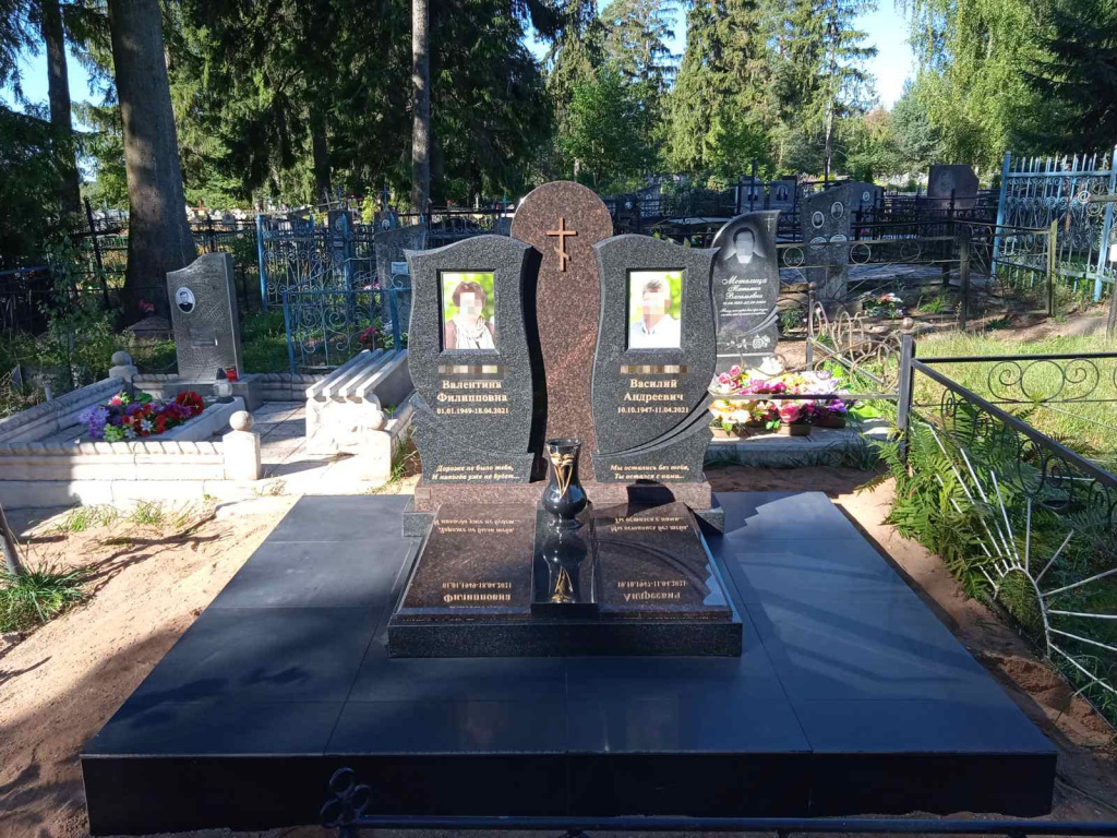 гранитный памятник двухцветный